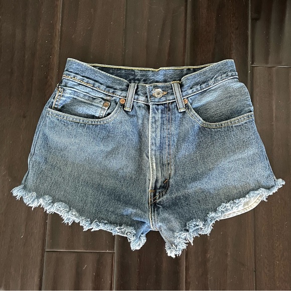 Levi’s Custom Short Denim Blue Frayed Shorts Size 26 - Picture 1 of 6